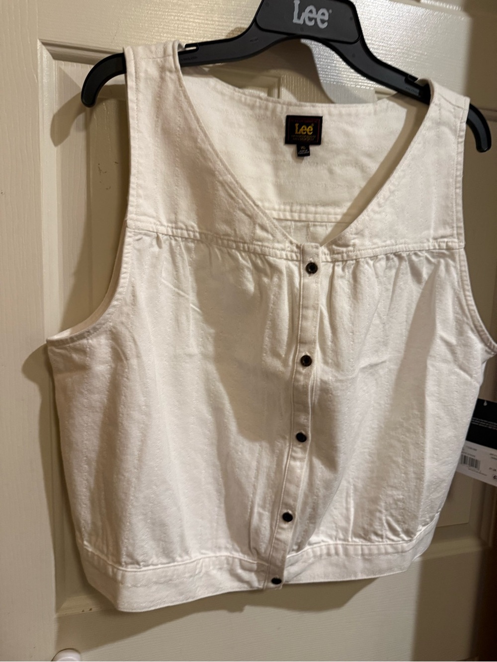 Lee White Sleeveless Button-Front Vest - Picture 5 of 17